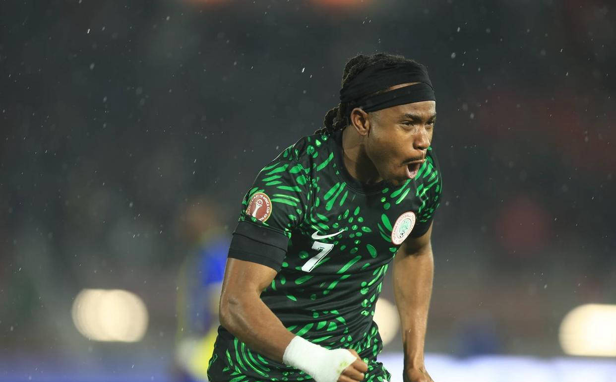 mk体育_那不勒斯意甲击败乌迪内斯奥斯梅恩头球得分